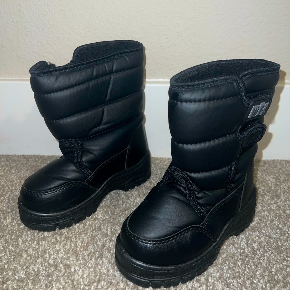 Toddler Girls 10 Black WFS Snow Boots!
